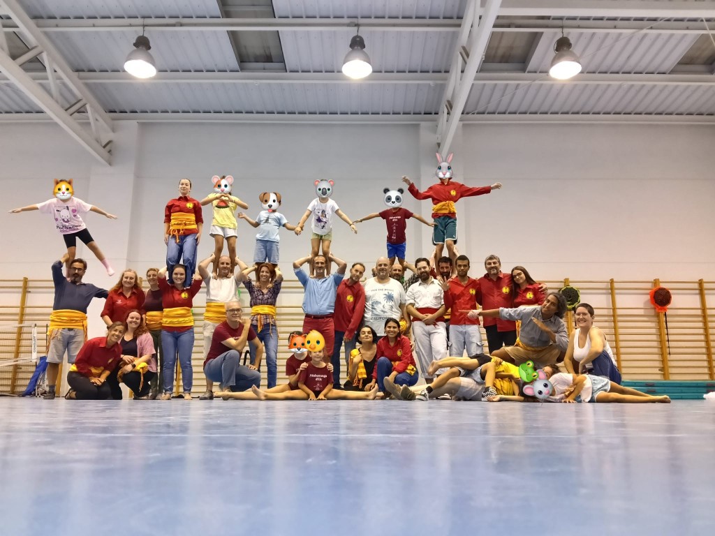 Assaig de la Muixeranga d’Elx en un espai interior